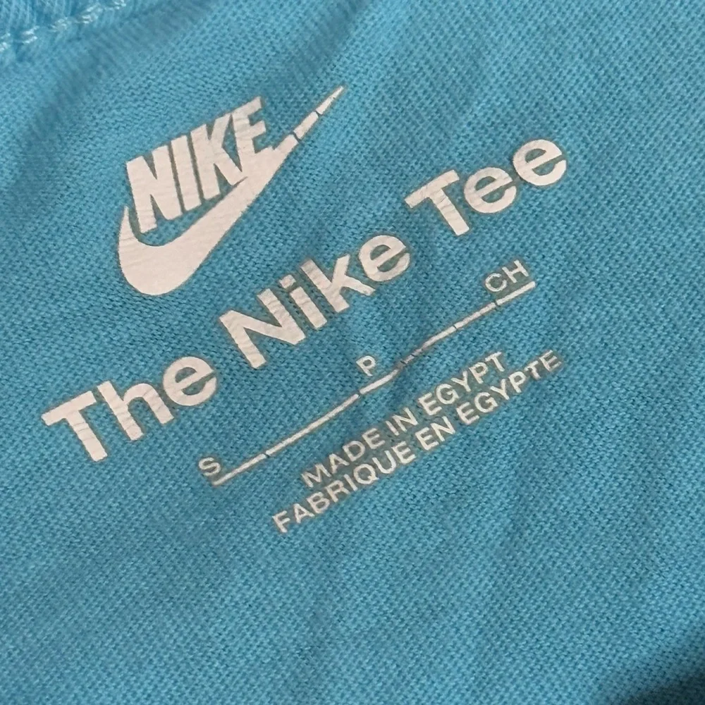 Nike NSW EMB Futura T-Shirt –‎ Kids Small 👕